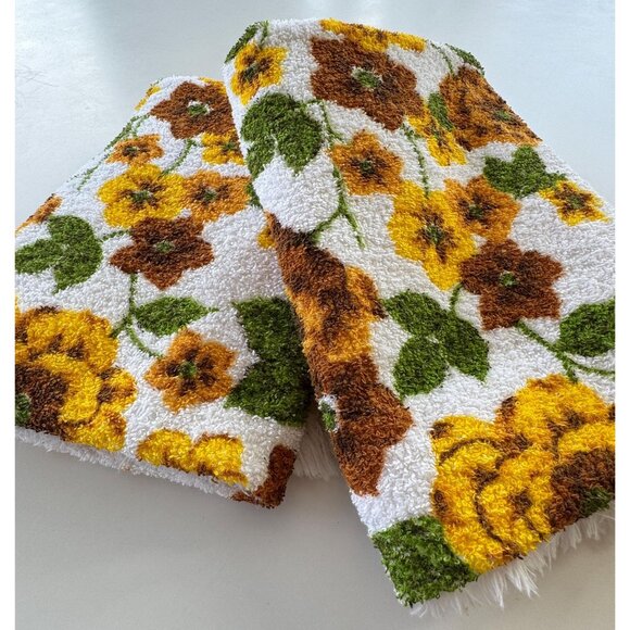 Vintage 70s bath towel, orange, yellow roses with greenery, white, price for one - Picture 1 of 8